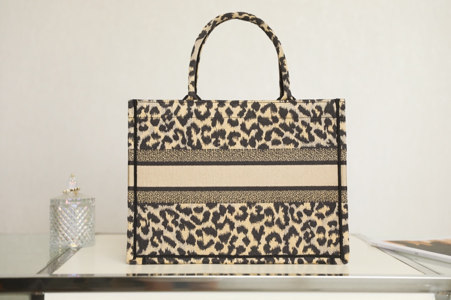 Replica Dior Book Tote Medium Beige Multicolor Mizza Embroidery M1296Zrhm_M918 - Image 2