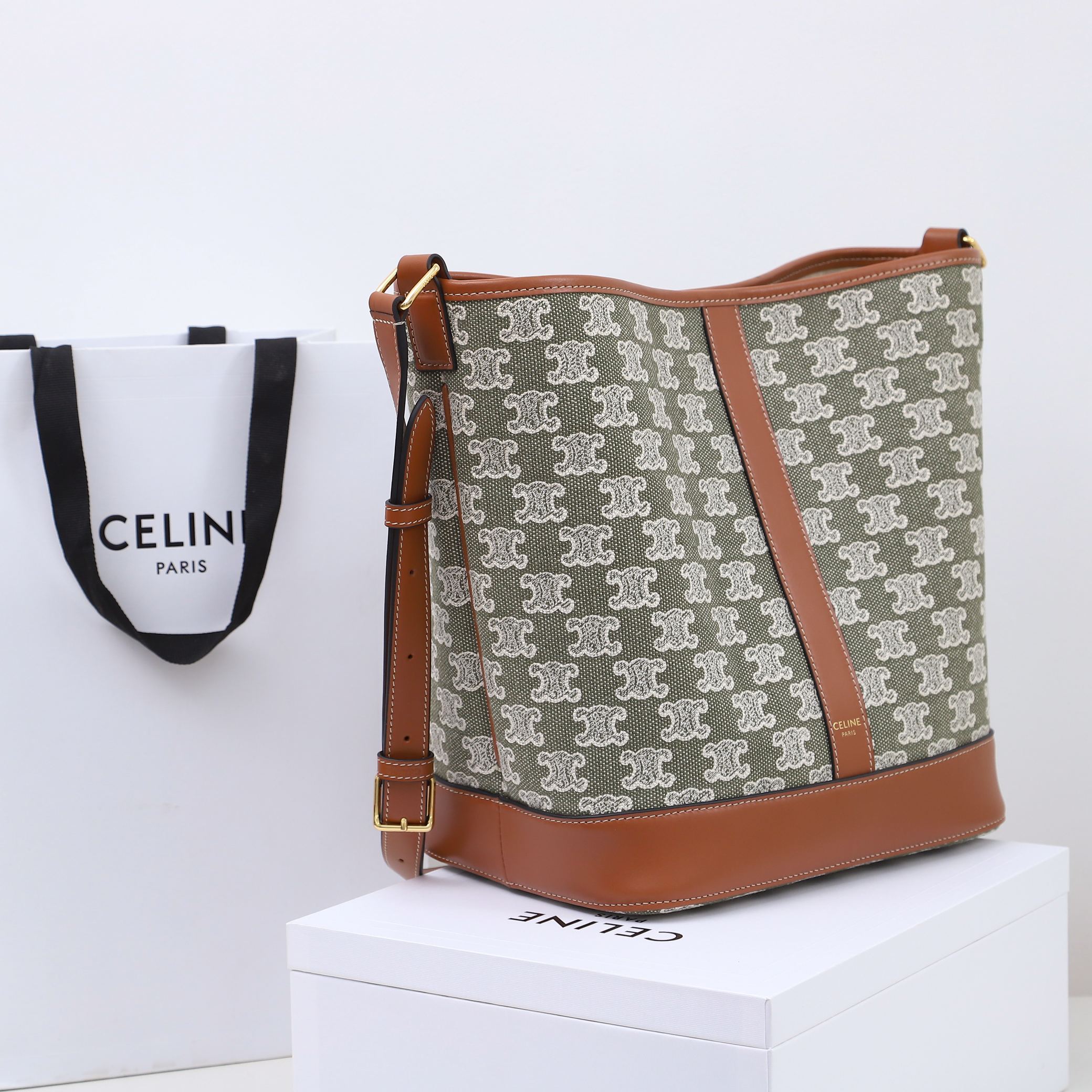Replica Celine Medium Bucket In Triomphe - Image 7