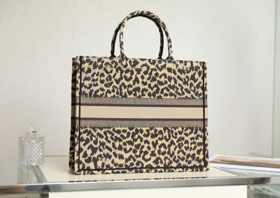 Replica Dior Book Tote Large Beige Multicolor Mizza Embroidery M1286Zrhm_M918 - Image 4