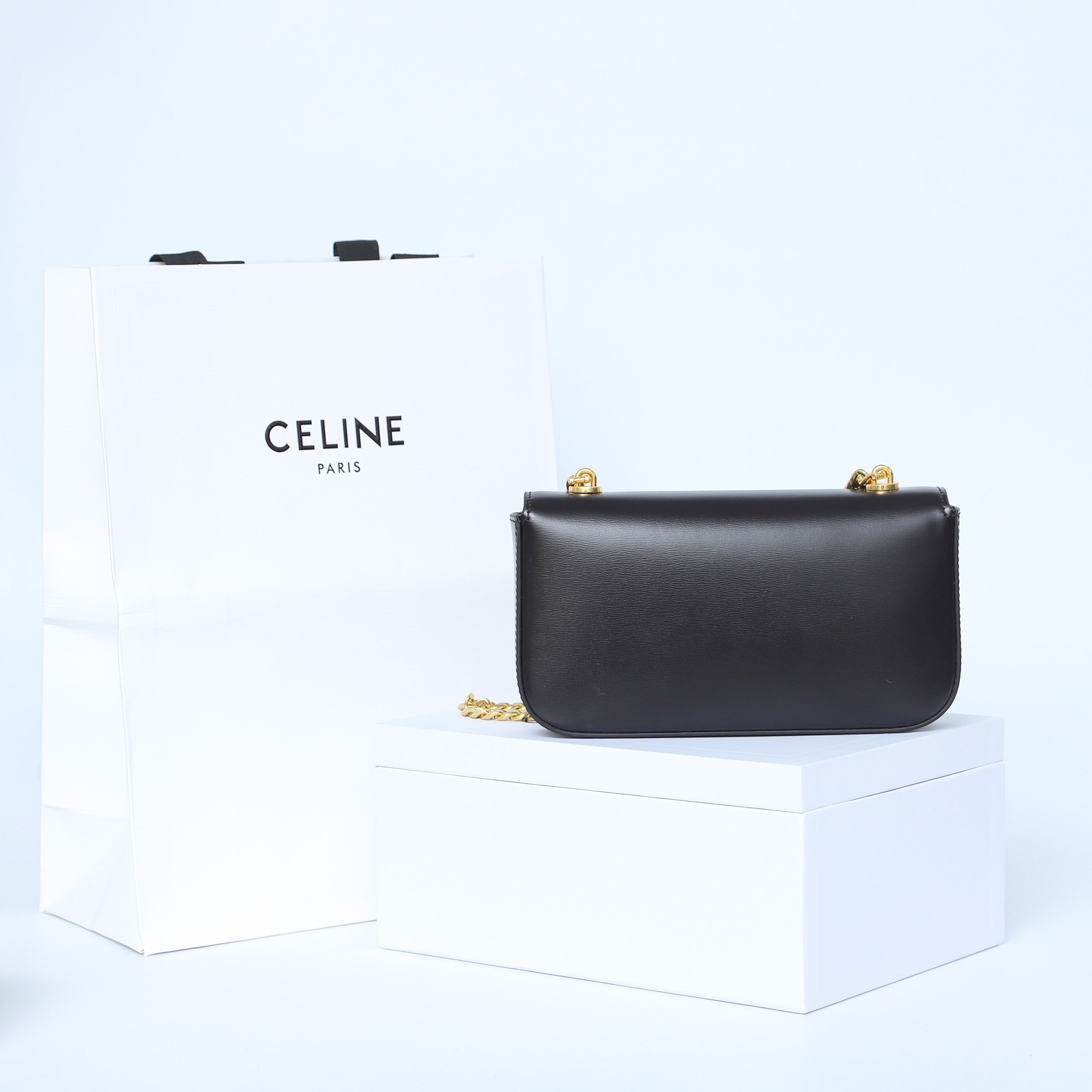 Replica Celine Chain Shoulder Bag Triomphe In Shiny Calfskin Gold - Image 7