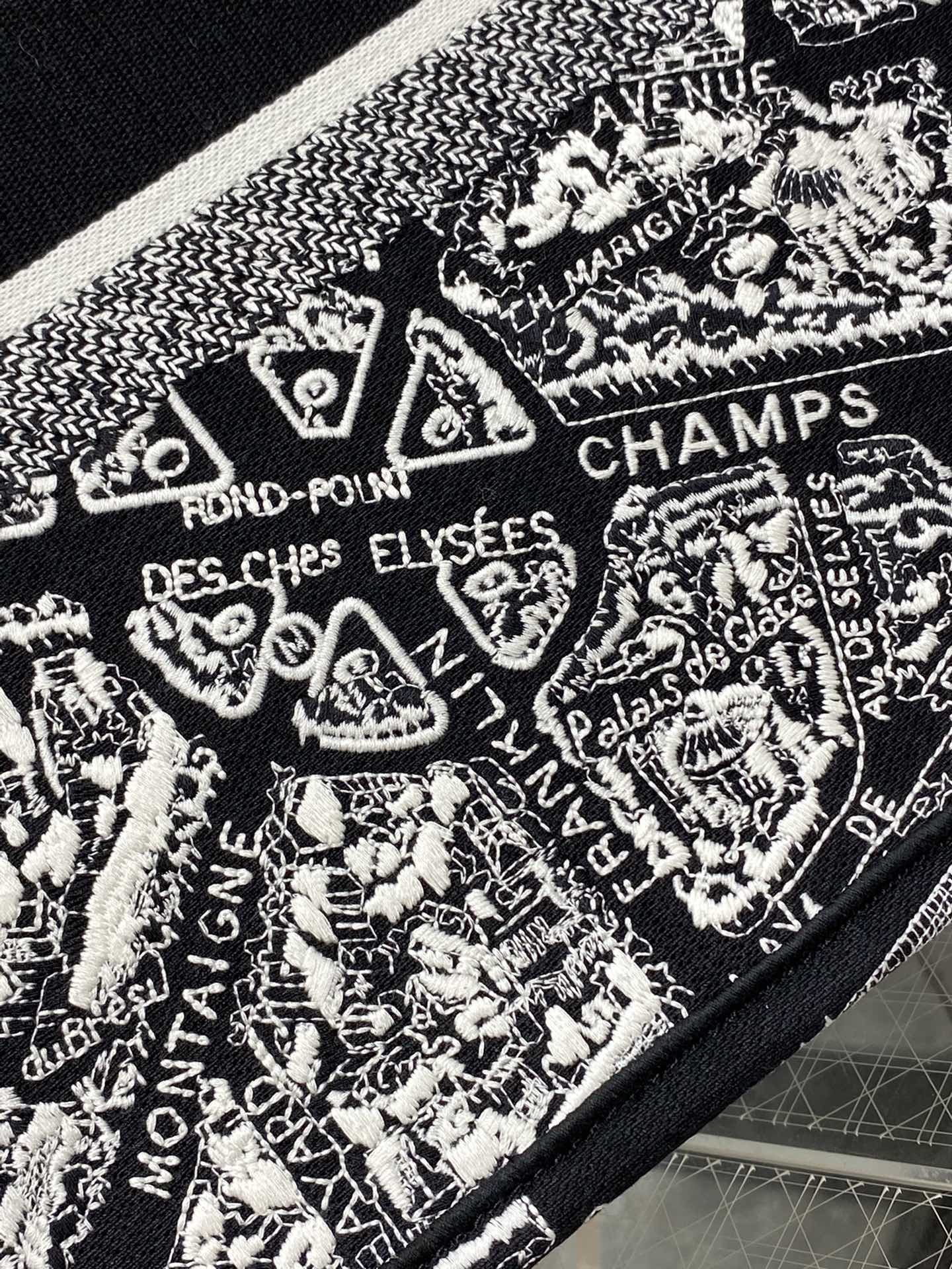 Replica Dior Book Tote Large Black And White Plan De Paris Embroidery M1296Zomp_M993 - Image 6