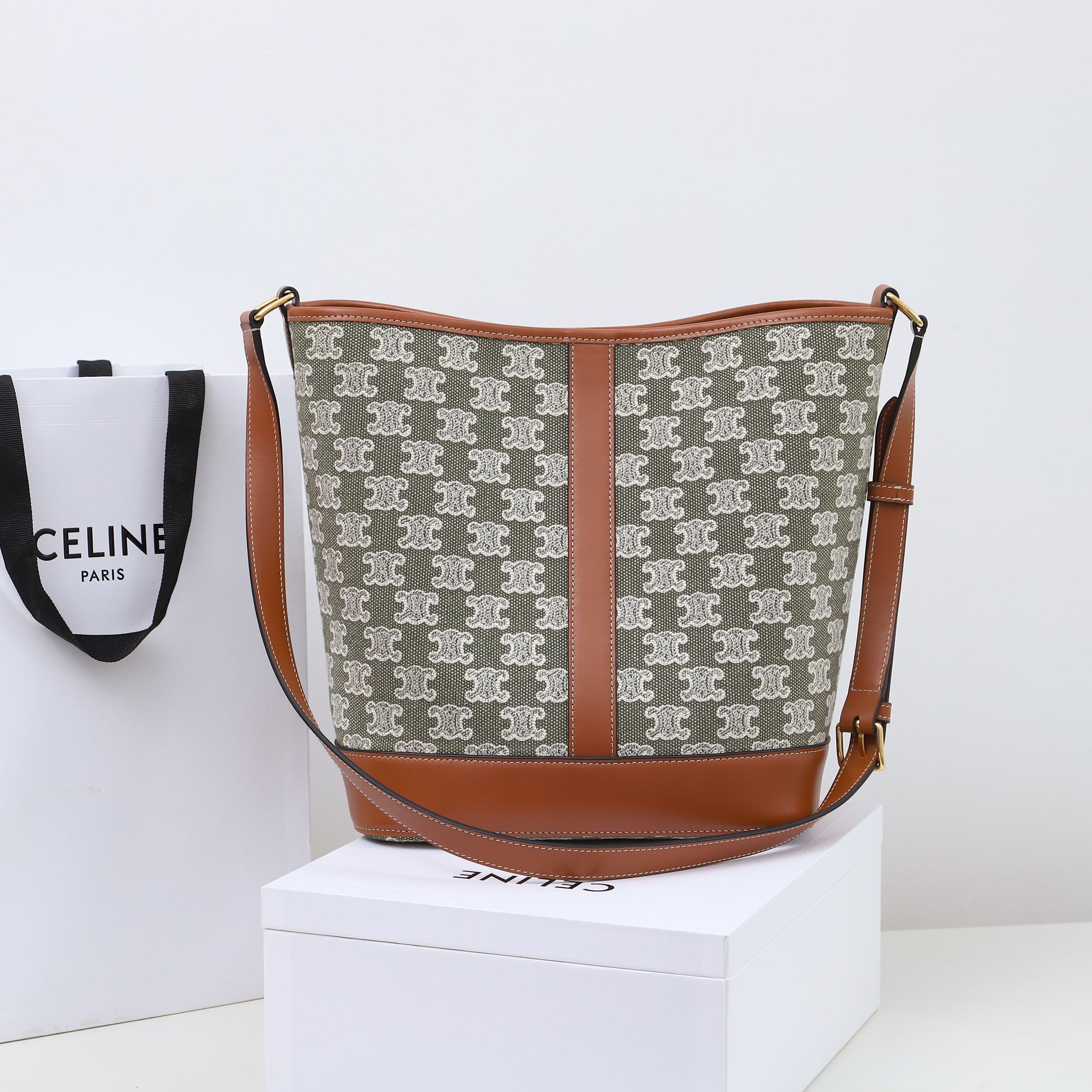 Replica Celine Medium Bucket In Triomphe