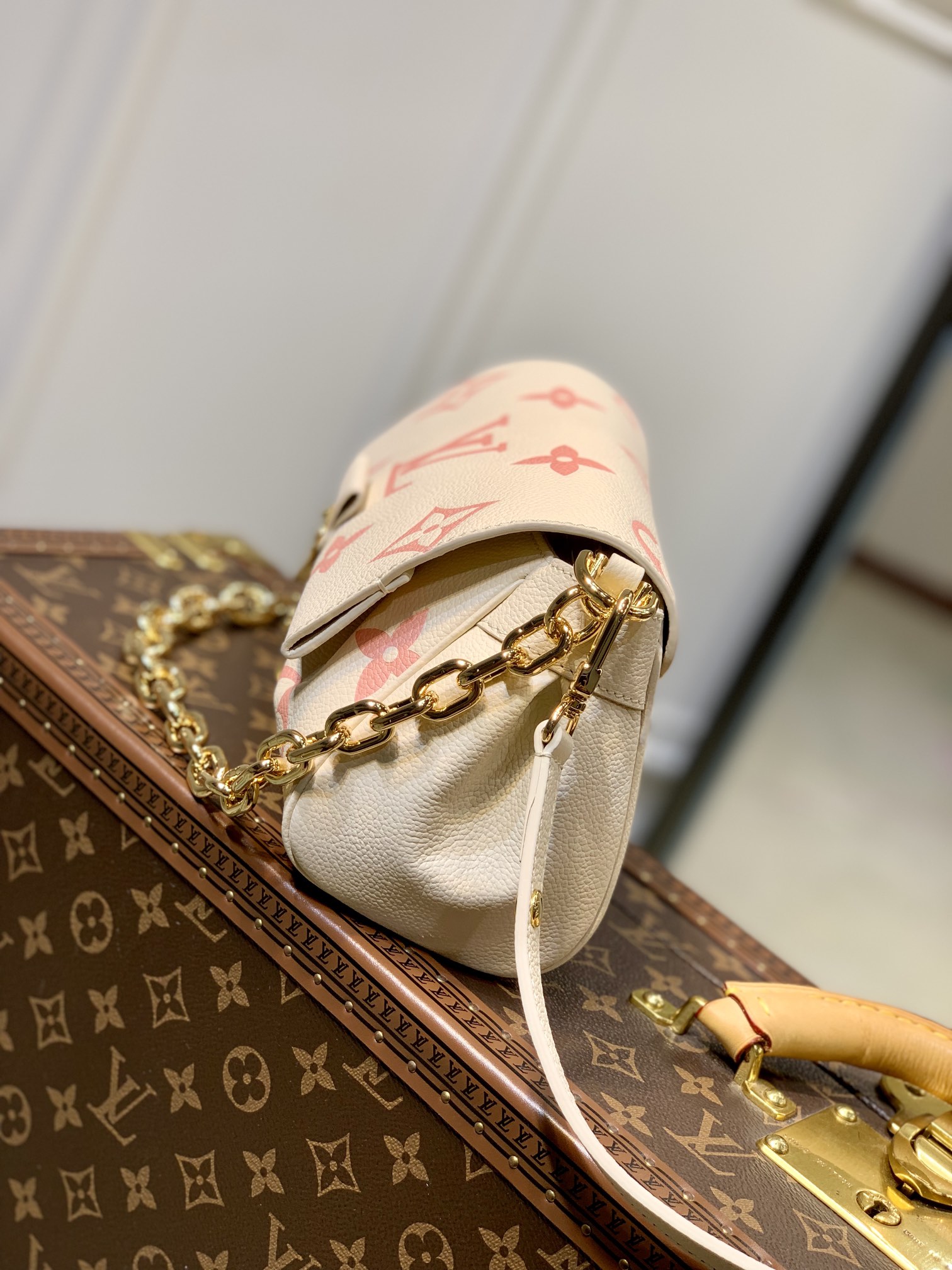 Replica Louis Vuitton Favorite M46393 - Image 5