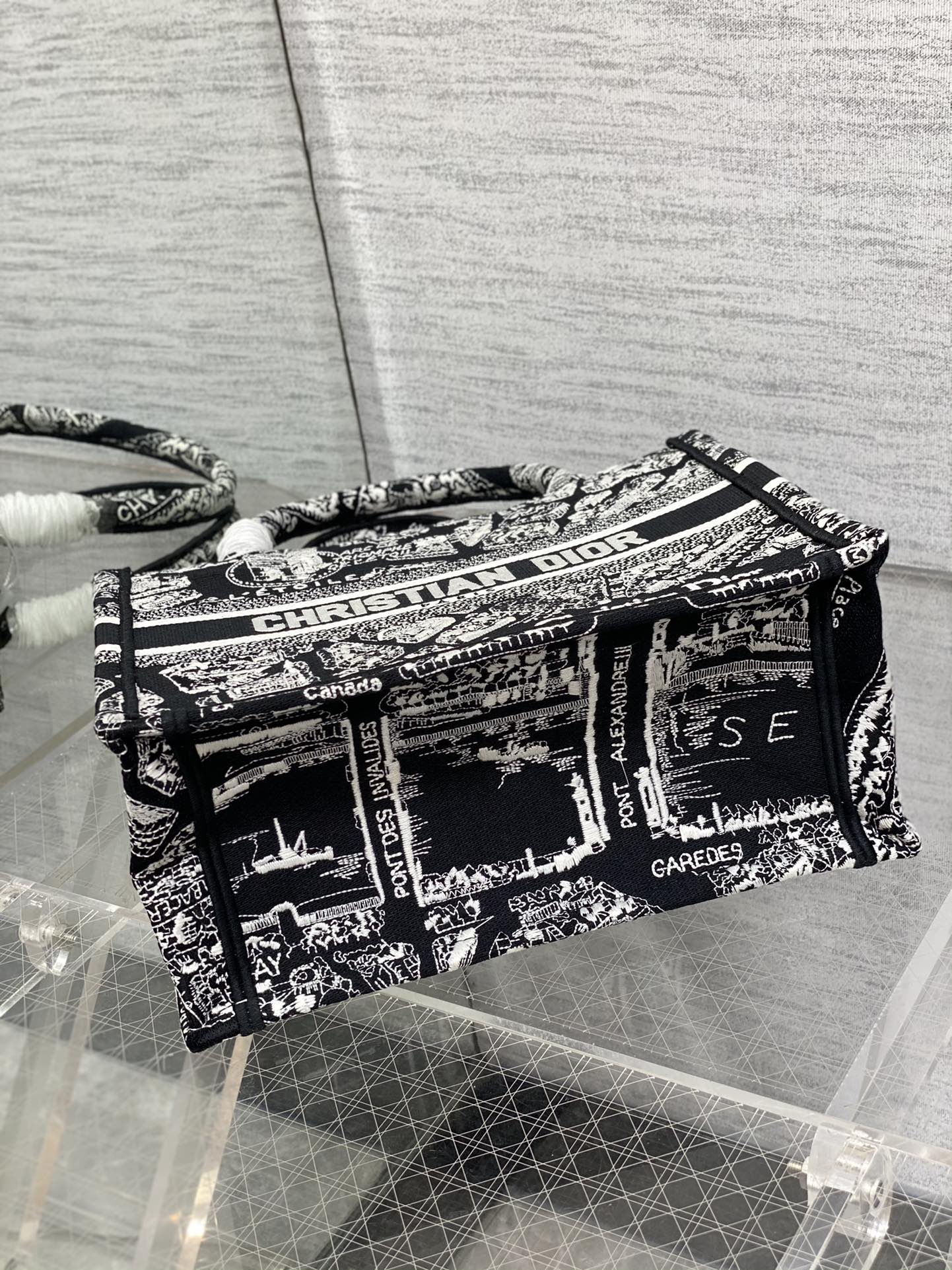 Replica Dior Book Tote Large Black And White Plan De Paris Embroidery M1265Zomp_M993 - Image 3