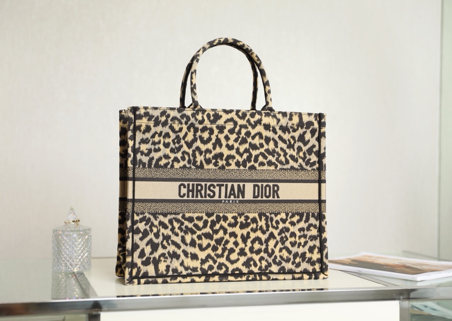 Replica Dior Book Tote Large Beige Multicolor Mizza Embroidery M1286Zrhm_M918 - Image 9