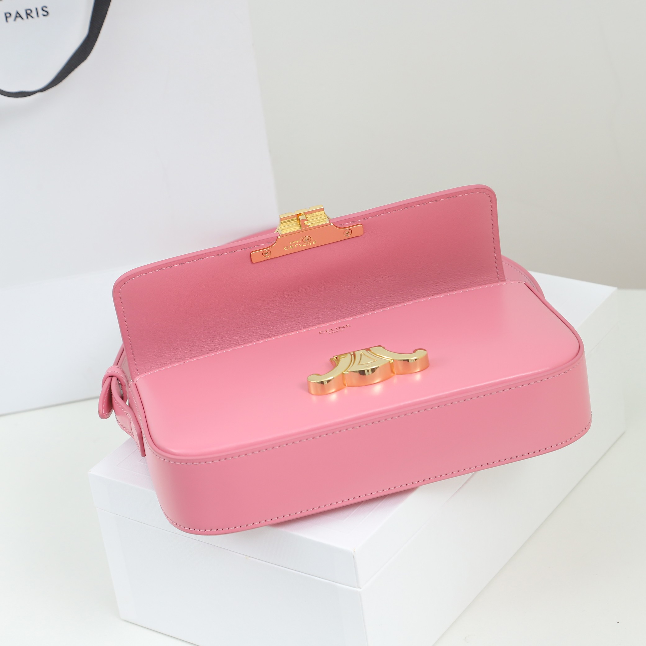 Replica Celine Shoulder Bag Triomphe In Shiny Calfskin Pink - Image 8