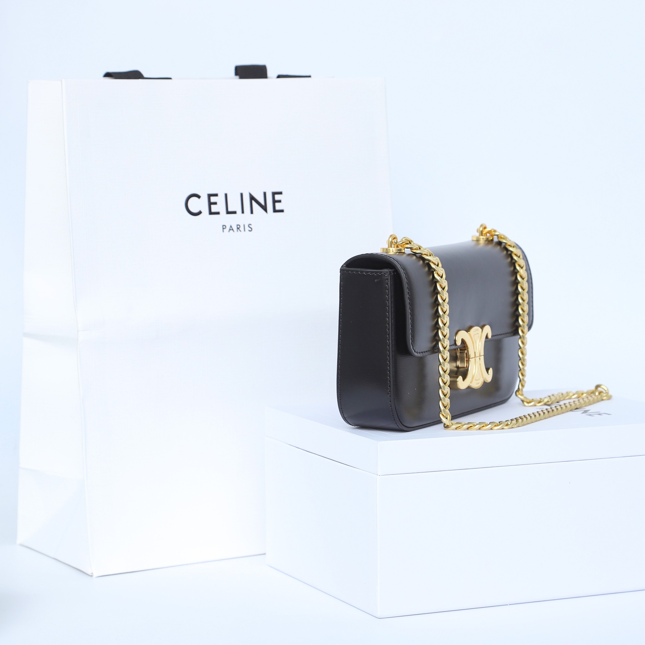 Replica Celine Chain Shoulder Bag Triomphe In Shiny Calfskin Gold - Image 8