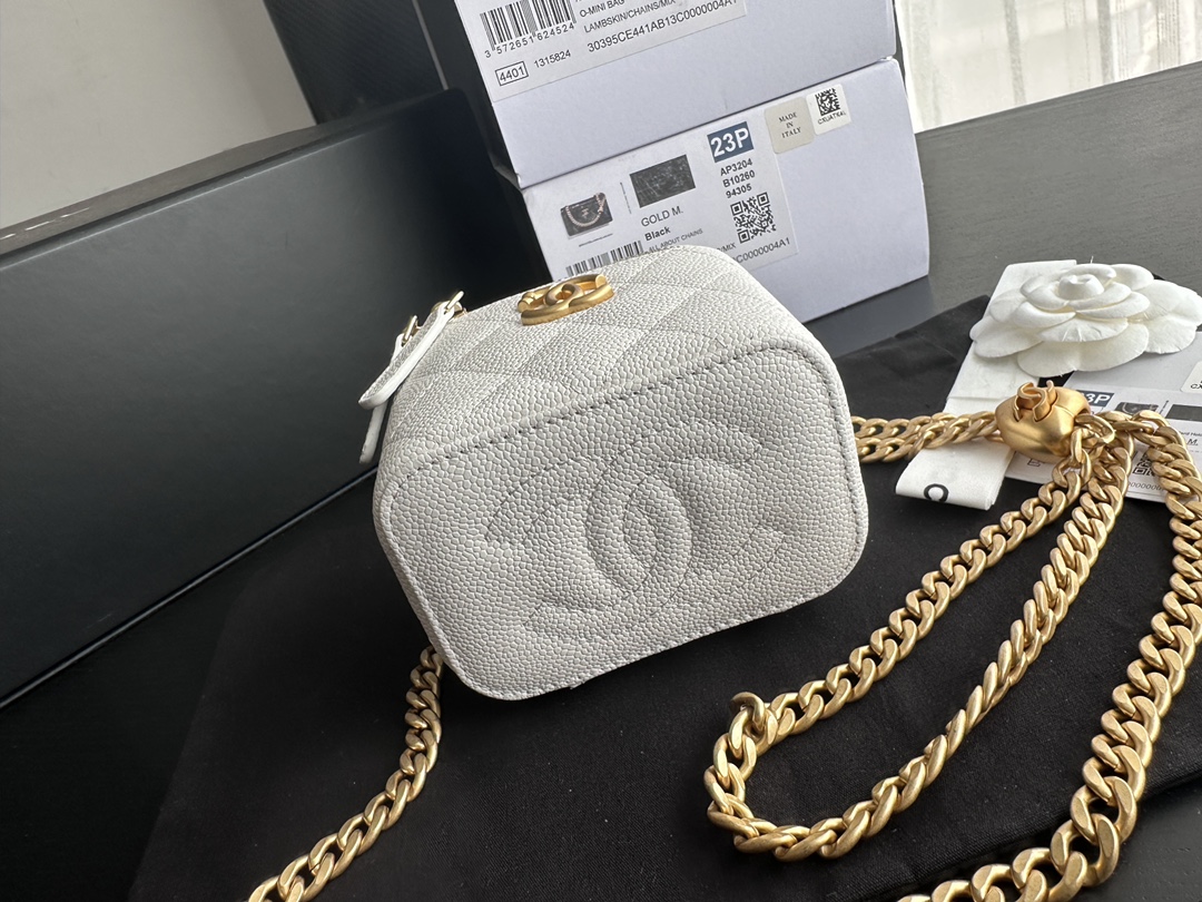 Replica Chanel Clutch With Chain Grained Calfskin & Gold-Tone Metal White Ap3203 - Image 8