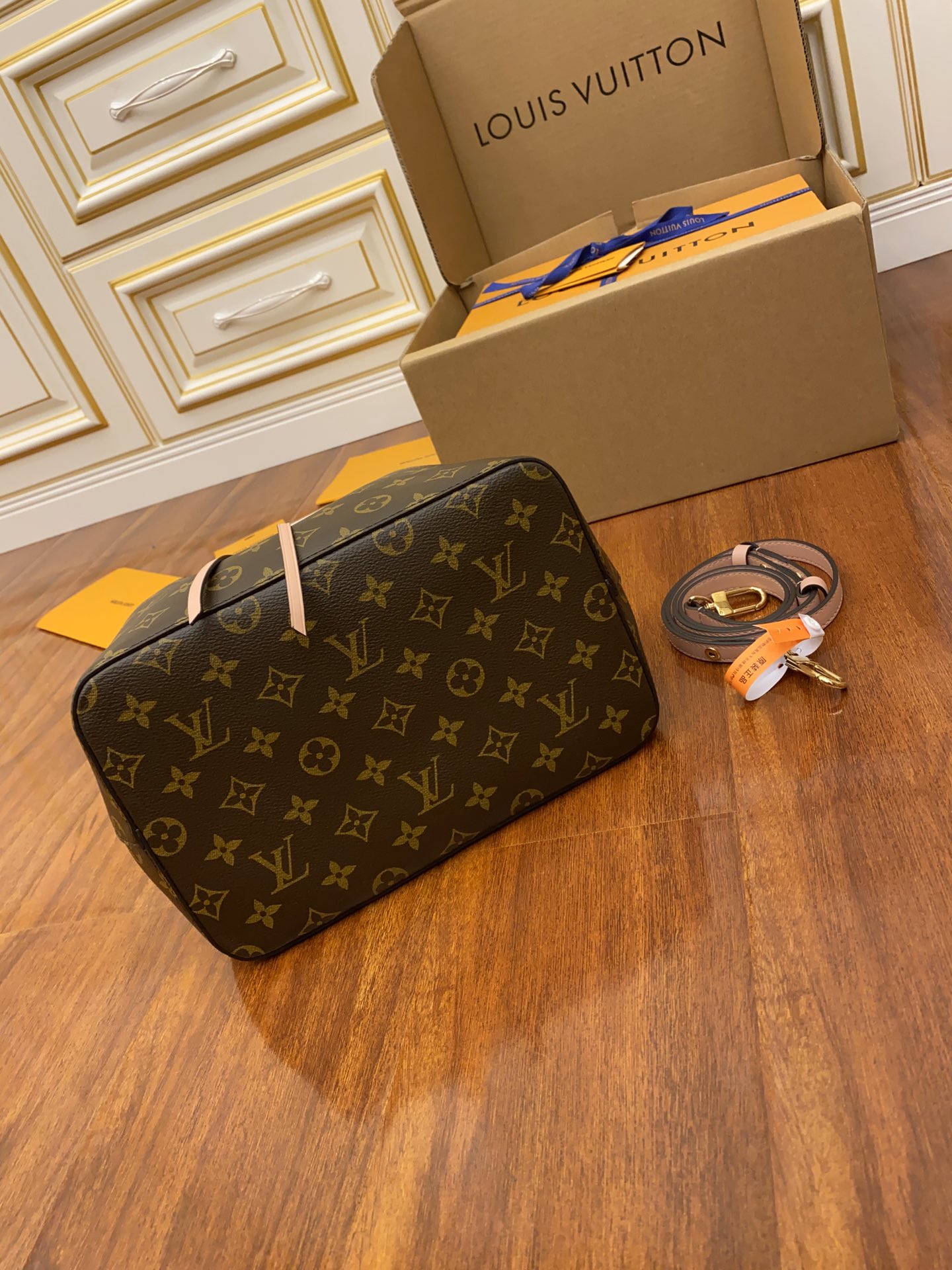 Replica Louis Vuitton Neonoe Mm M44022 - Image 4