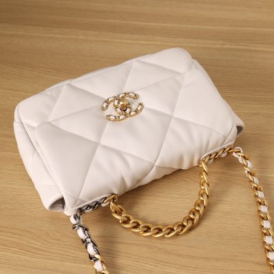 Alternative view of Replica Chanel Cf 25 Red