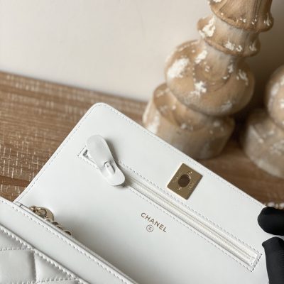 Alternative view of Replica Chanel Wallet On Chain White Ap1450