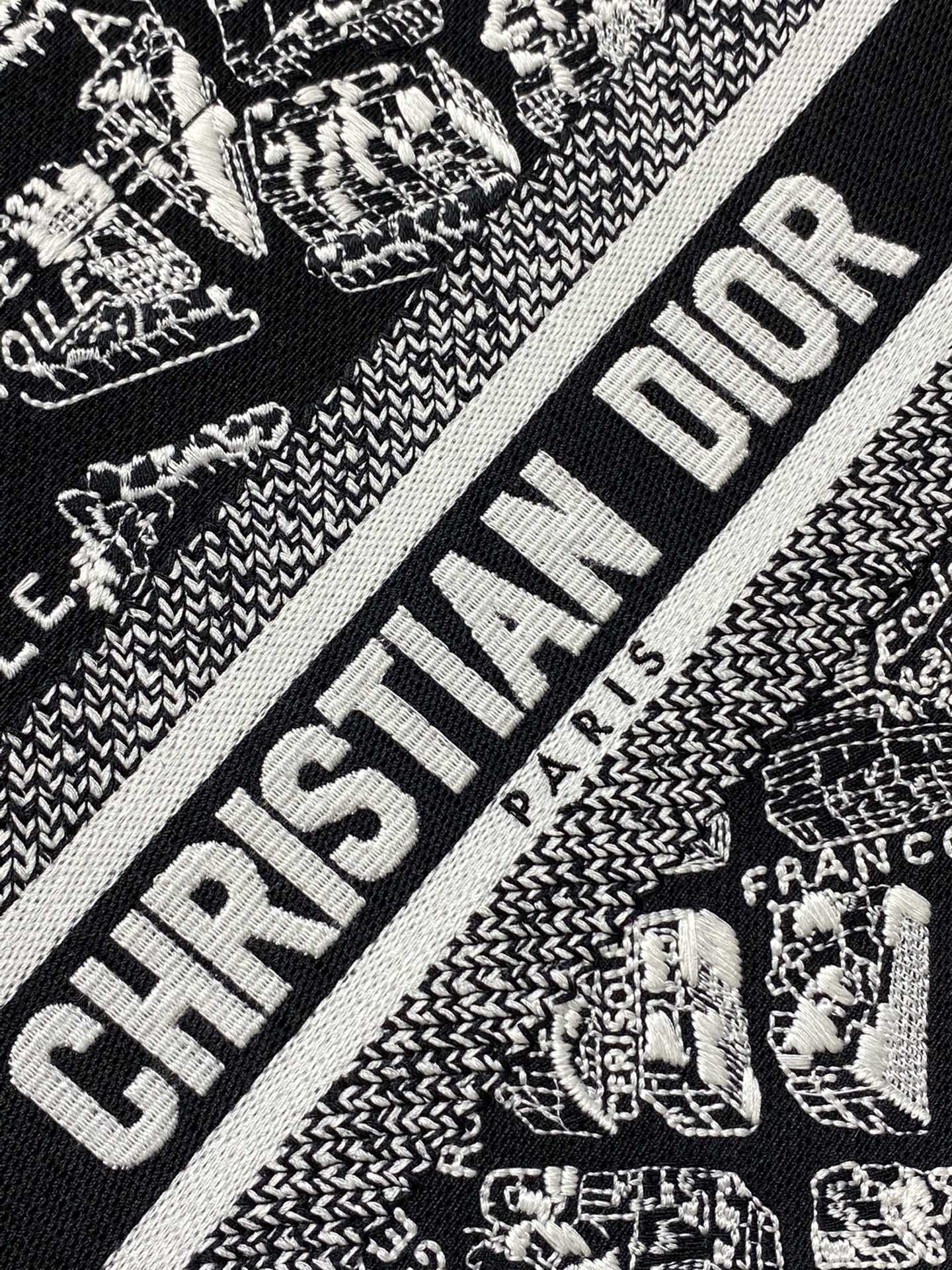 Replica Dior Book Tote Large Black And White Plan De Paris Embroidery M1265Zomp_M993 - Image 8