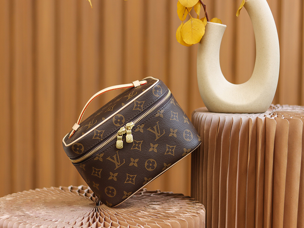 Replica Louis Vuitton Nice Mini Toiletry Pouch M44495 - Image 2