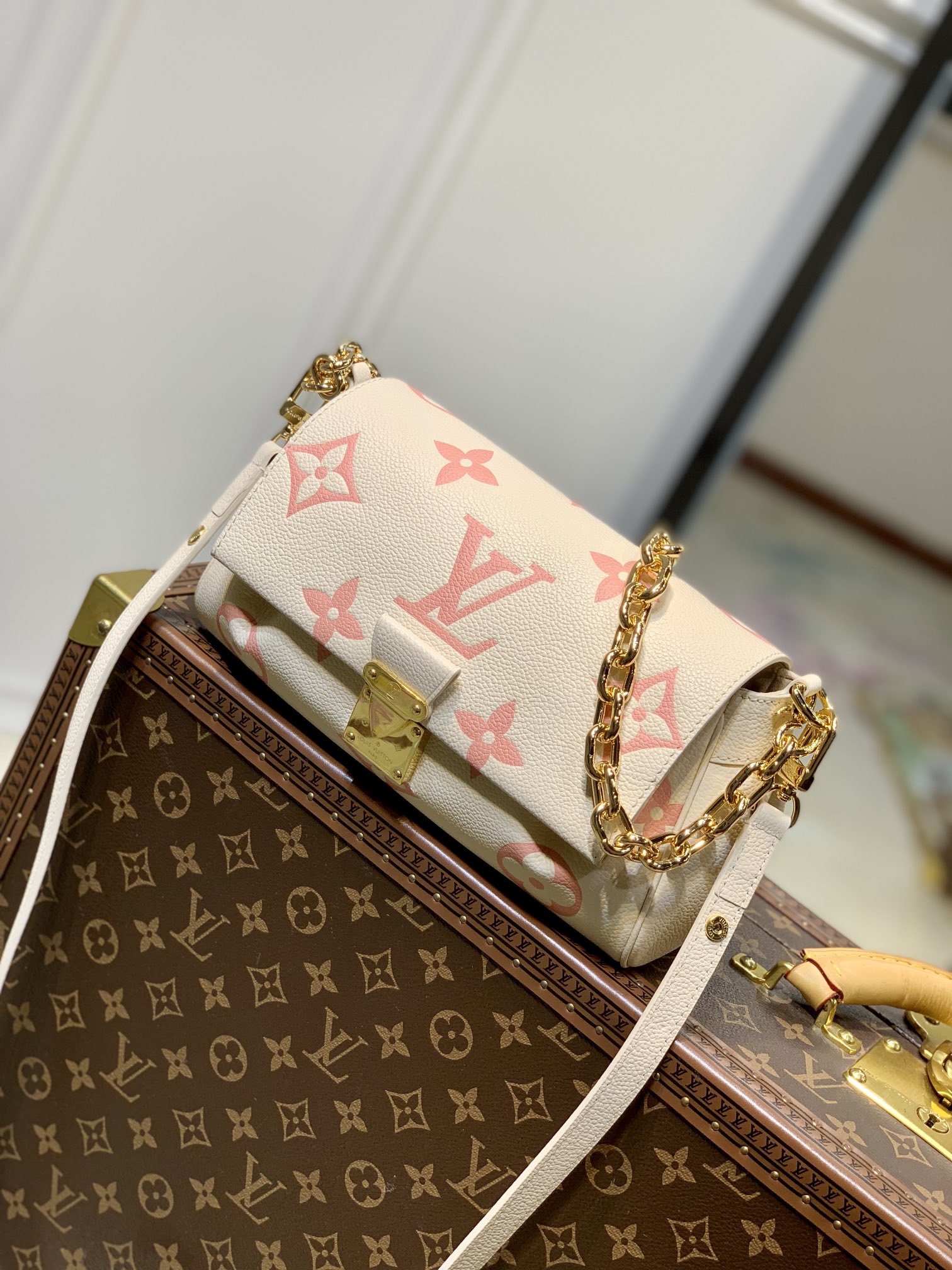 Replica Louis Vuitton Favorite M46393 - Image 7