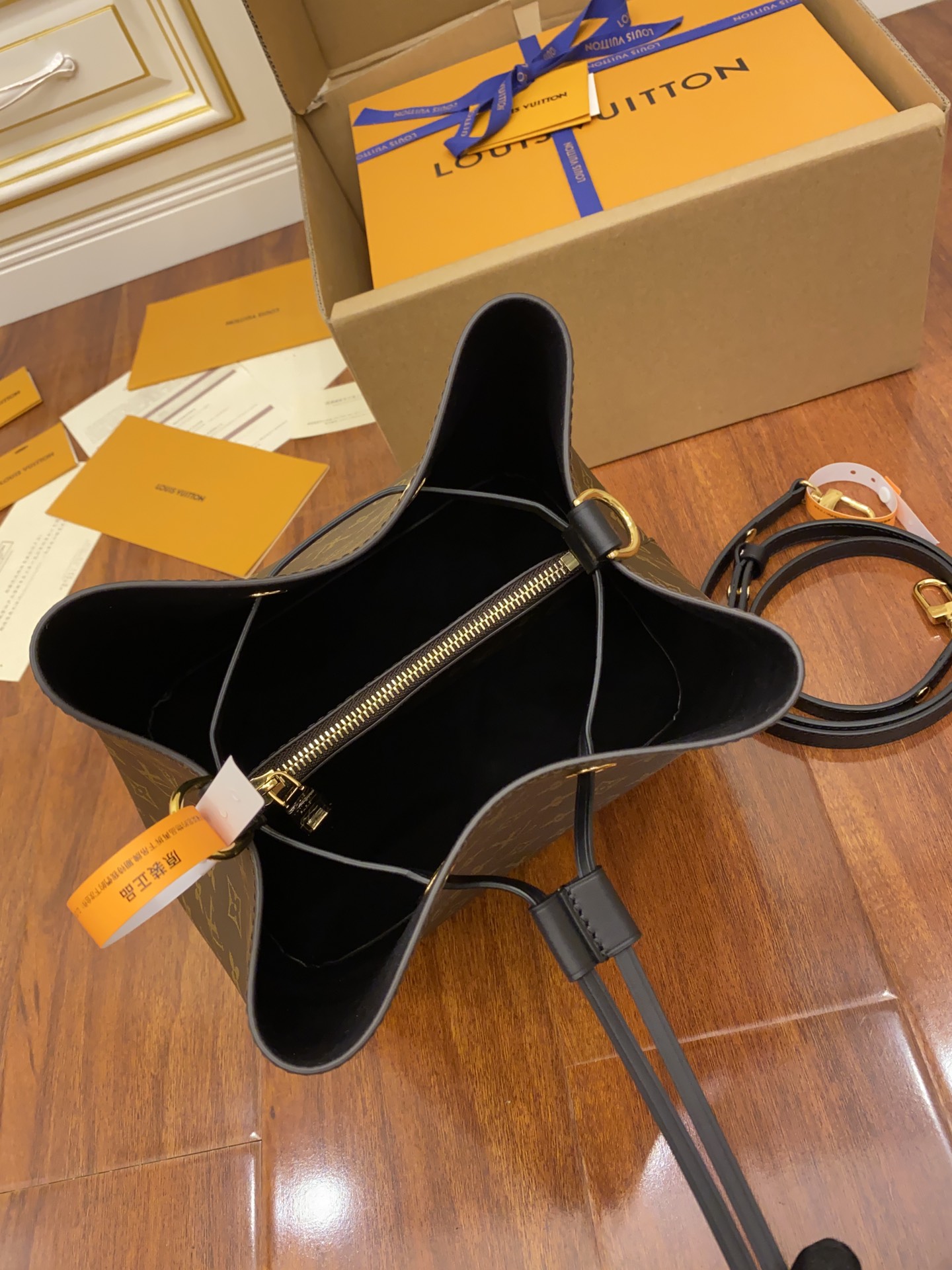 Replica Louis Vuitton Neonoe Mm M44020 - Image 3