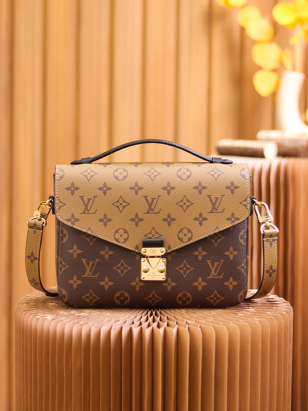 Replica Louis Vuitton Pochette Metis East West M44876