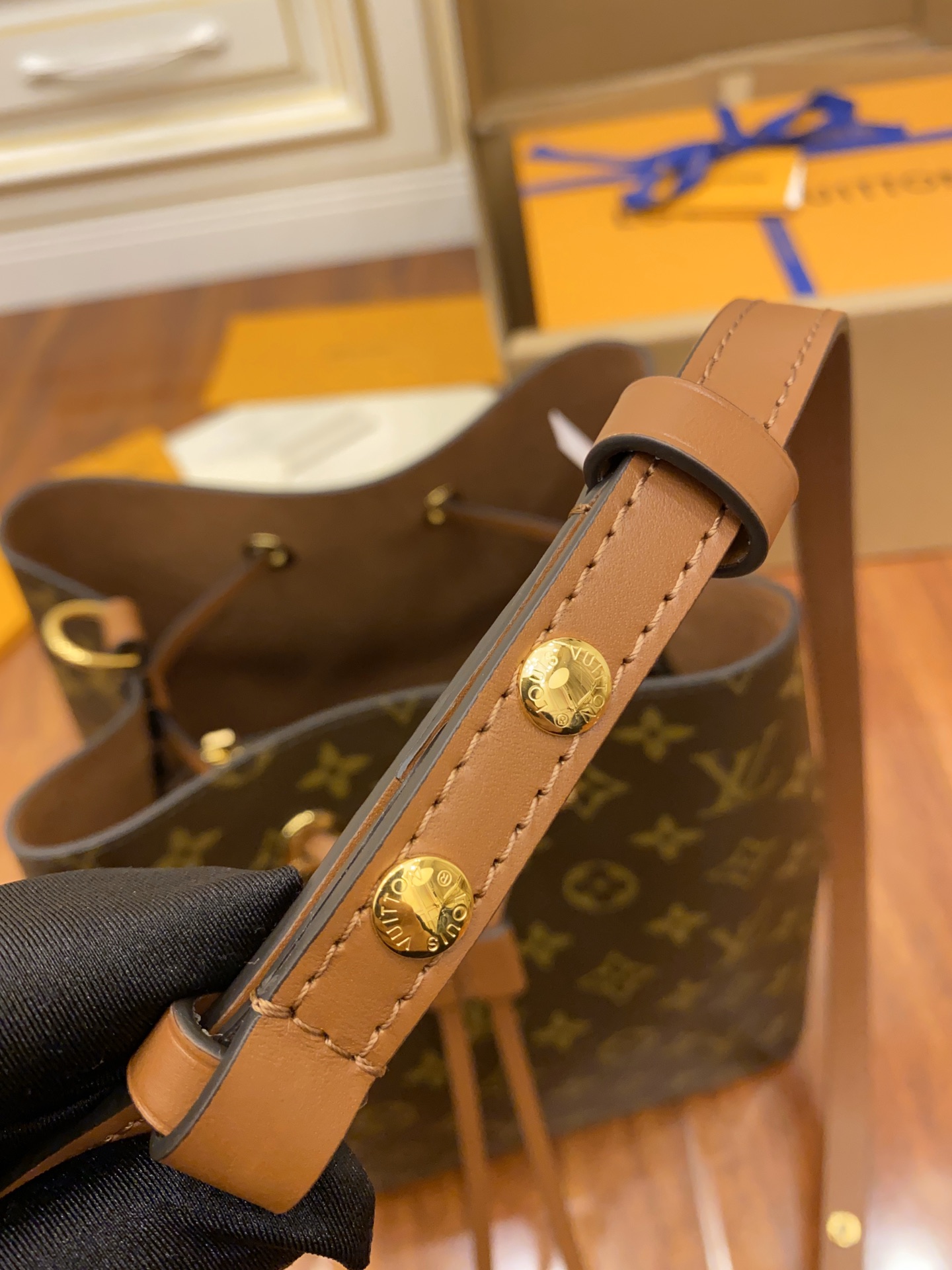 Replica Louis Vuitton Neonoe Mm M44887 - Image 7