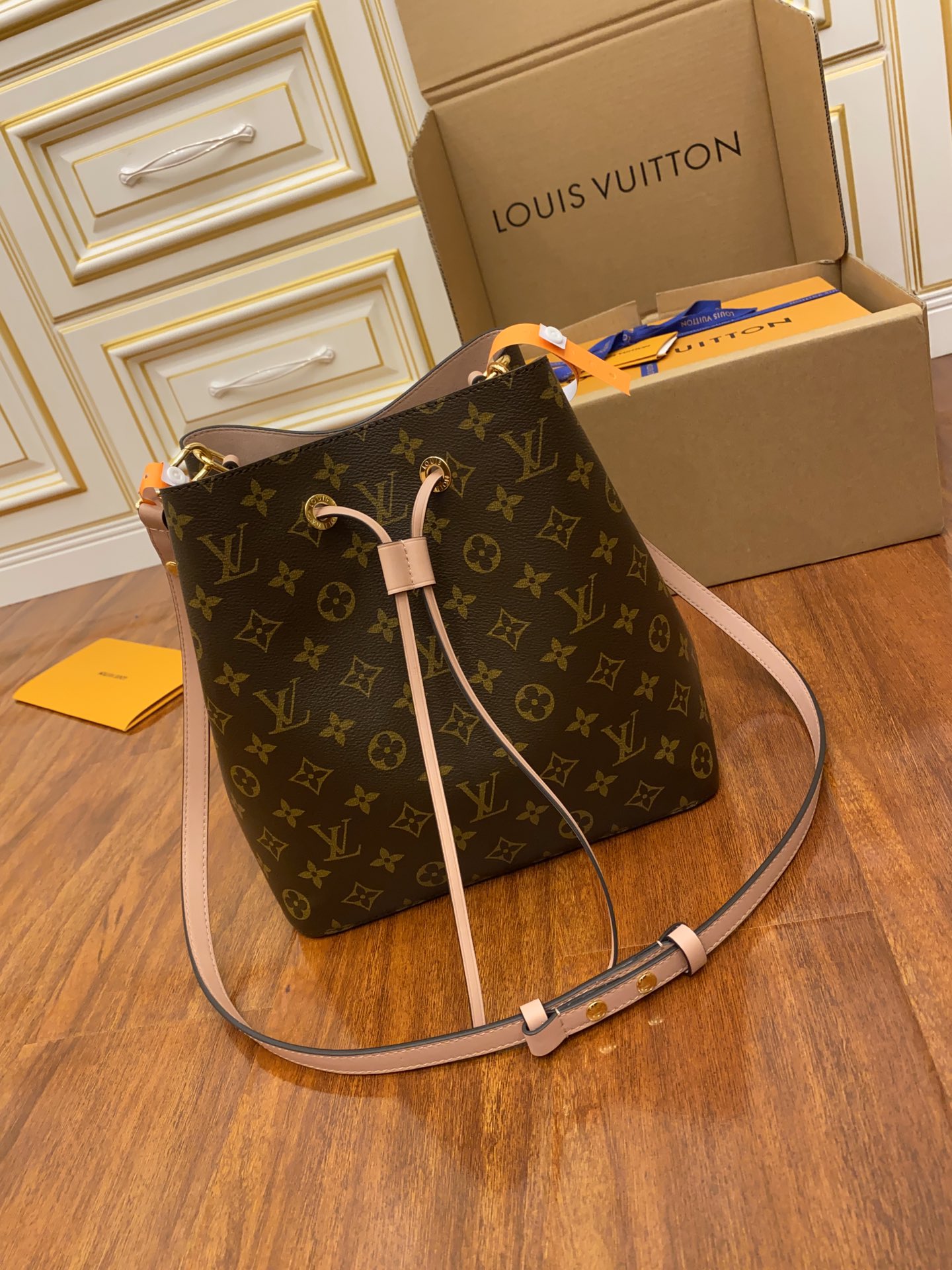Replica Louis Vuitton Neonoe Mm M44022