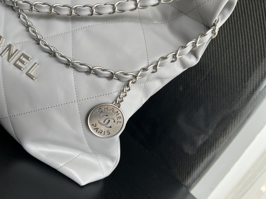 Replica Chanel 22 Bag White - Image 7