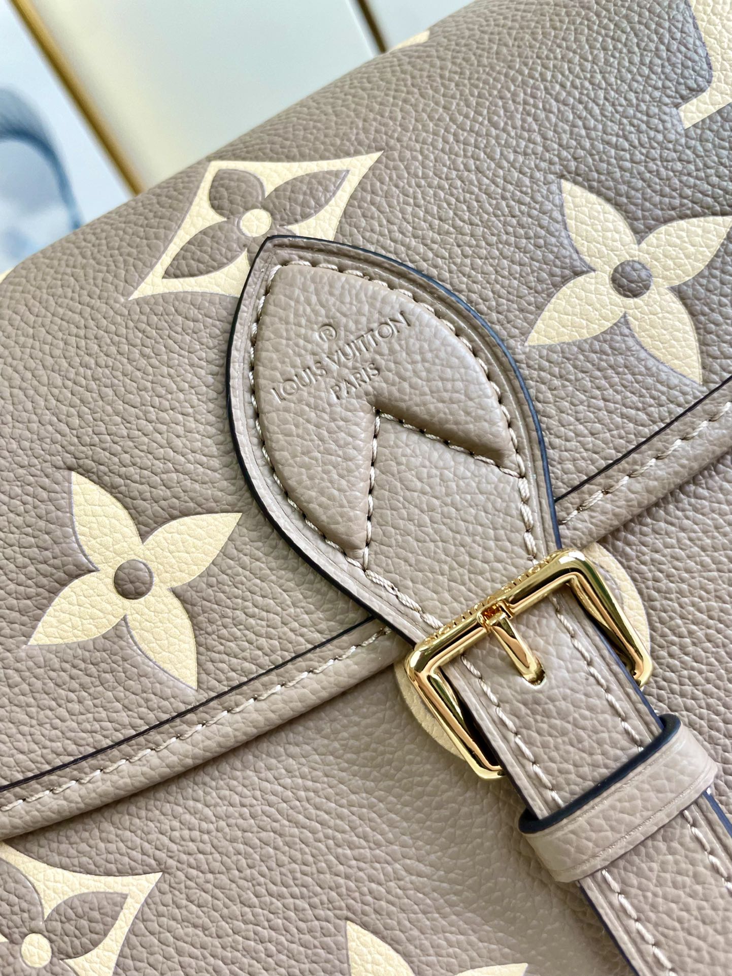 Replica Louis Vuitton Diane M46583 - Image 6