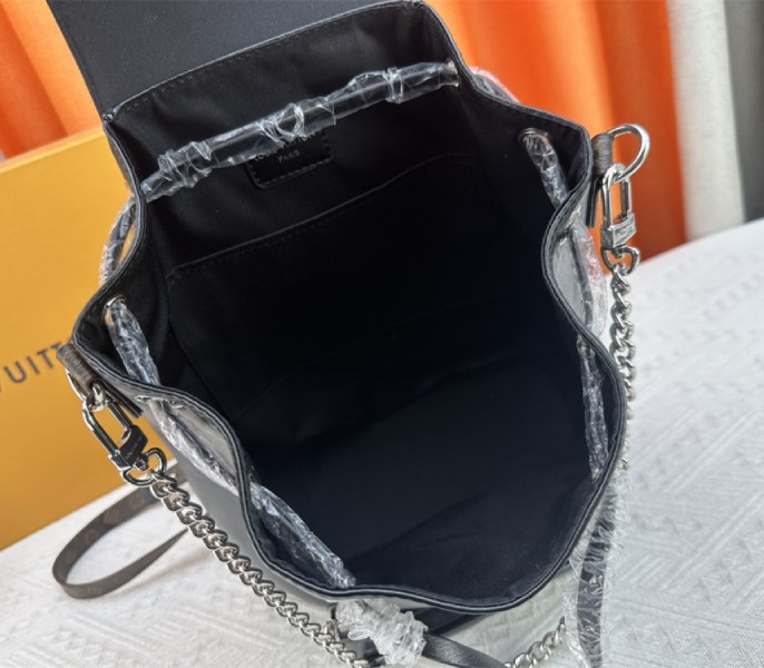 Louis Vuitton Montsouris Vibe PM In Black - Image 8