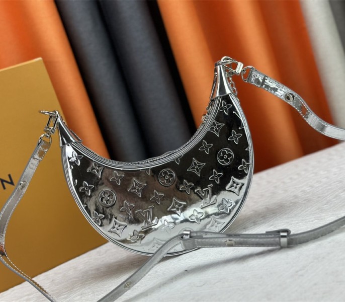 Louis Vuitton Other Monogram Canvas Loop - Image 4