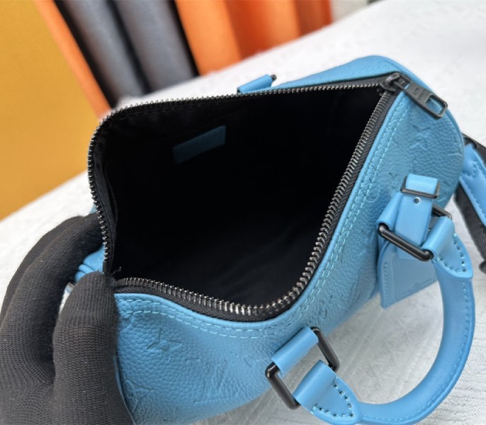 Louis Vuitton Taurillon Monogram Leather Keepall Bandouliere 25 In Turquoise - Image 6