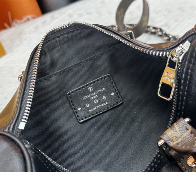 Louis Vuitton Vibe Keepall Bandouliere 25 In Black And Monogram Canvas - Image 7