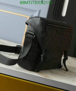 Alternative view of Monogram Eclipse Messenger Voyager PM