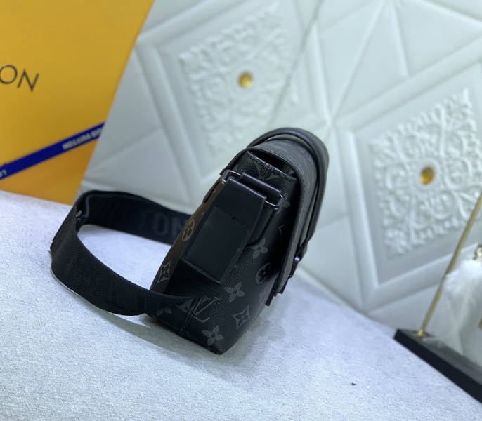 Monogram Eclipse S-Cape Messenger - Image 4