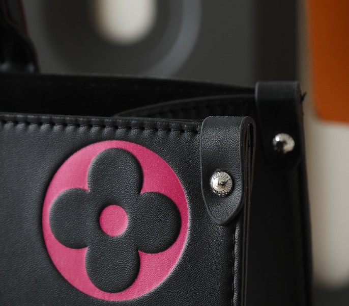 Monogram Empreinte OnTheGo MM Tote In Black And Magenta Pink - Image 6