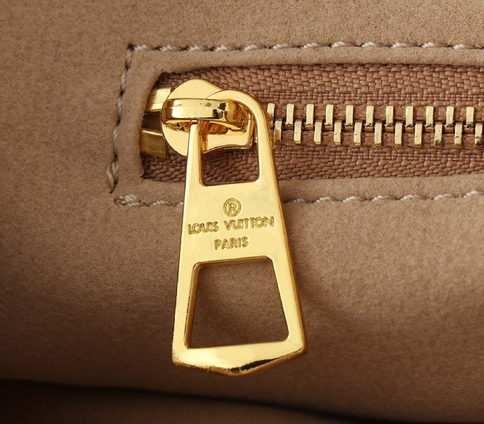 X TM Multicolored CarryAll BB In White - Image 7